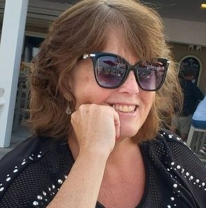 Meet your Posher, Laurie